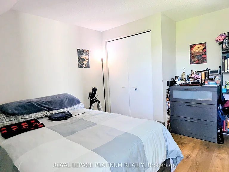 630 Pinerow Cres — Photo 8