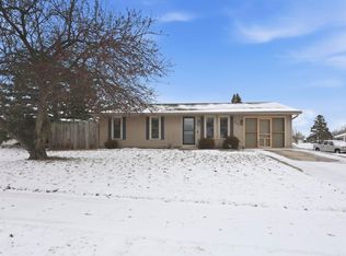 820 Pinetree Dr, Fort Wayne, IN 46819