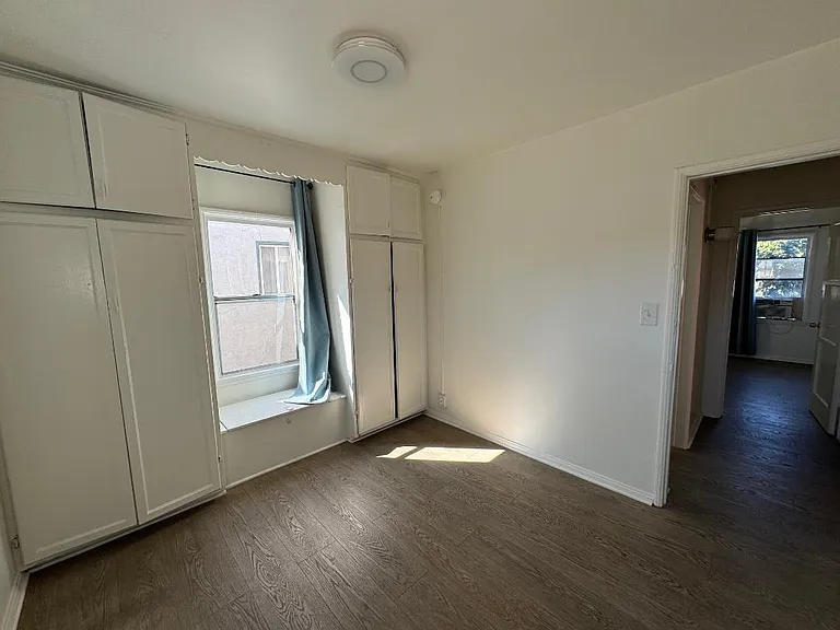 2318 S Budlong Ave #B — Photo 6