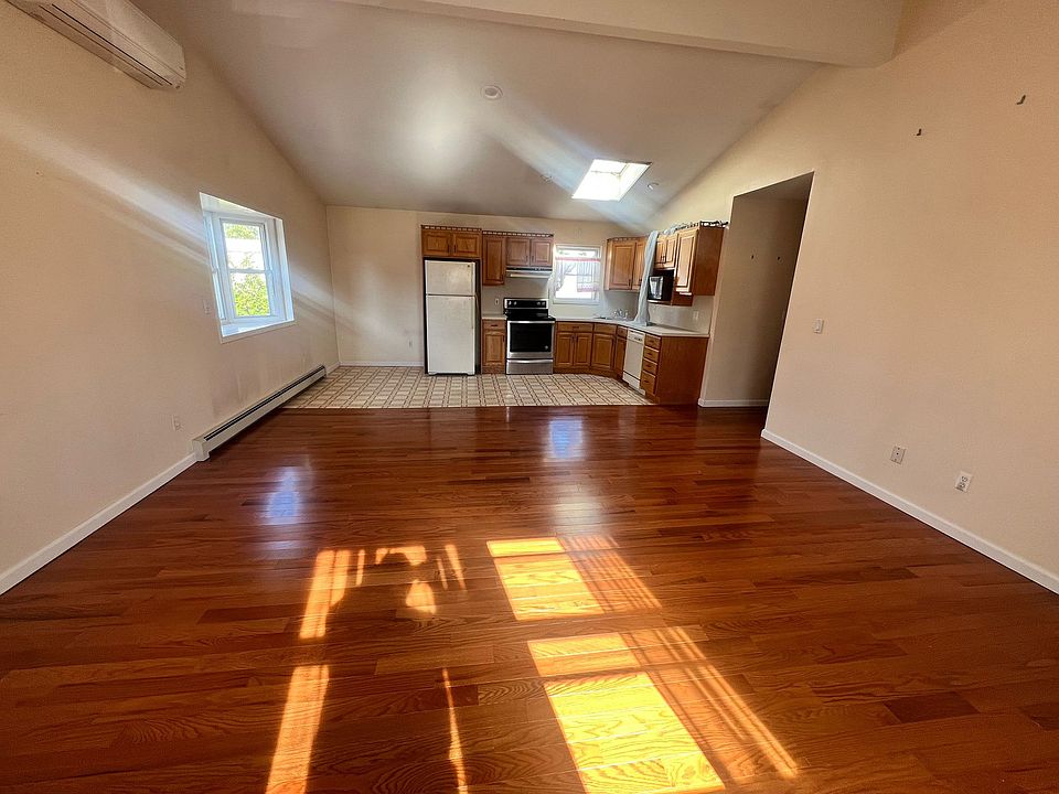 1st image of 1036 Merillon Ave #2