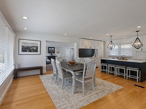 3rd image of 4155 Greenwood St