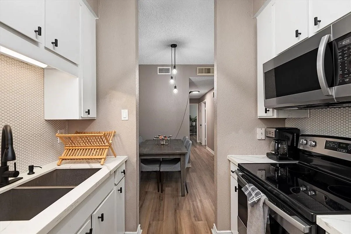 2 bed, 2.0 bath, 1123 sqft, $1,350 — Photo 4