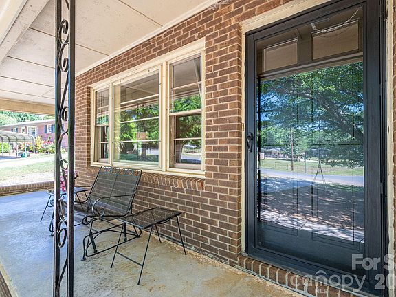 2nd image of 636 Poplar Dr