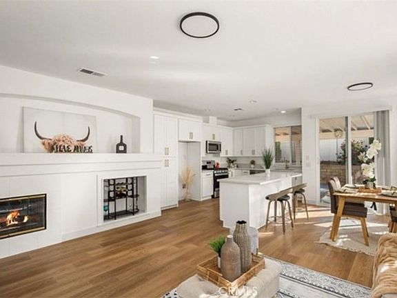 2nd image of 1436 Riviera Ave