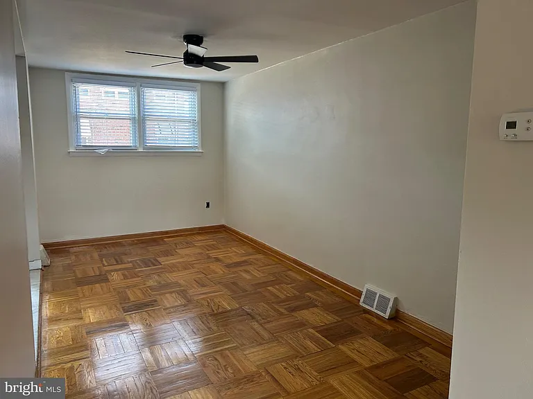 1538 Curtin St — Photo 4