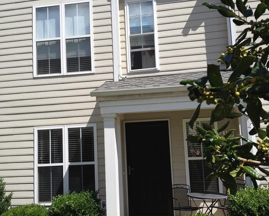 Front leads to living room