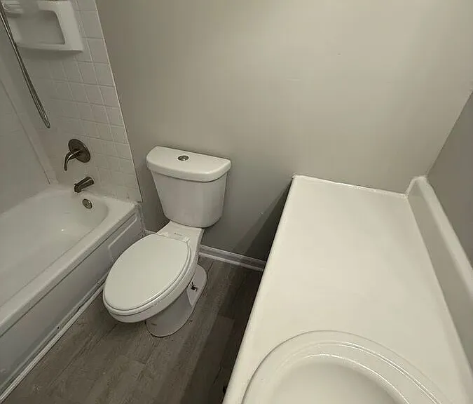 2021 Cambridge Dr #9 — Photo 4