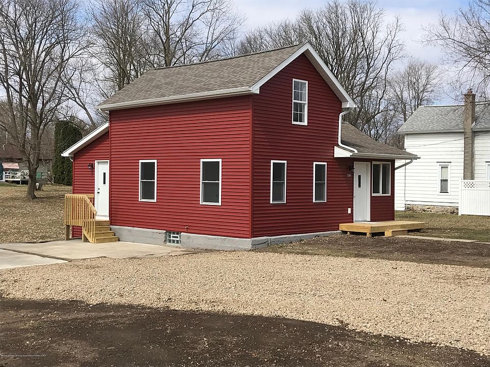 1st image of 422 Brackett St