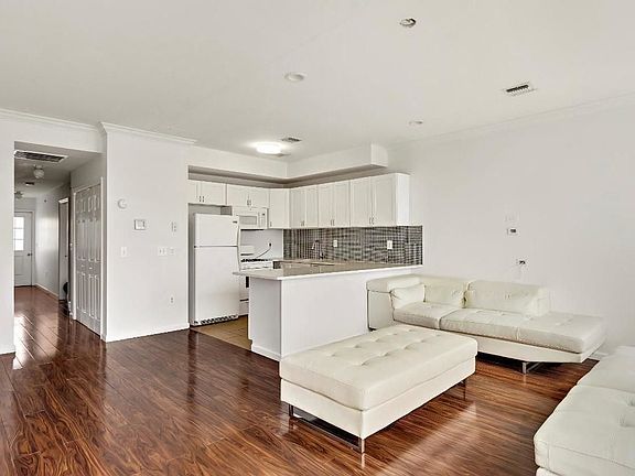 3rd image of 222 Surf Dr #411