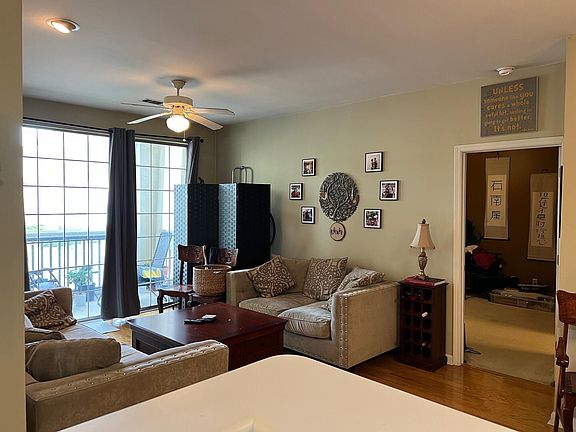 4th image of 1600 Long Grove Dr Unit 315