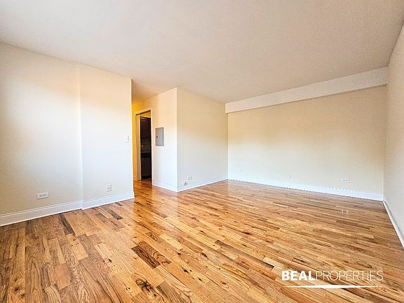 4th image of 555 W Arlington Pl APT 507