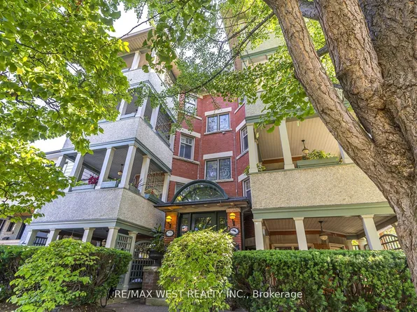 9A Humewood Dr, Toronto, ON M6C 2W3