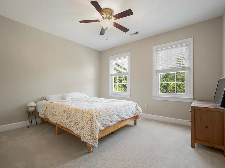 100 Spring Valley Ln — Photo 17