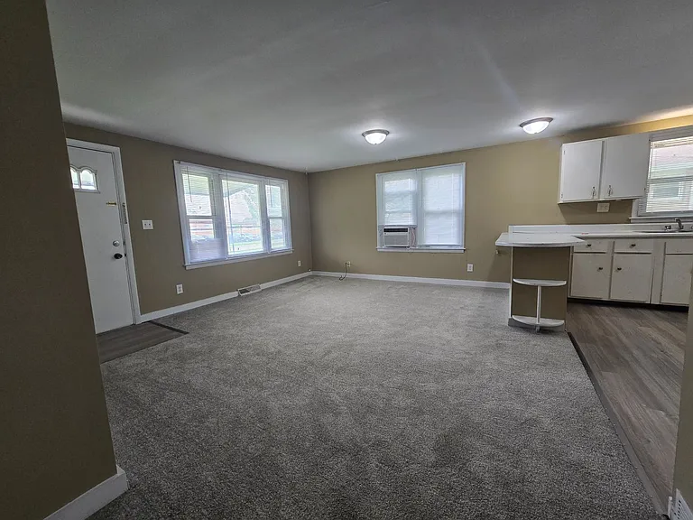 715 Hale St — Photo 3