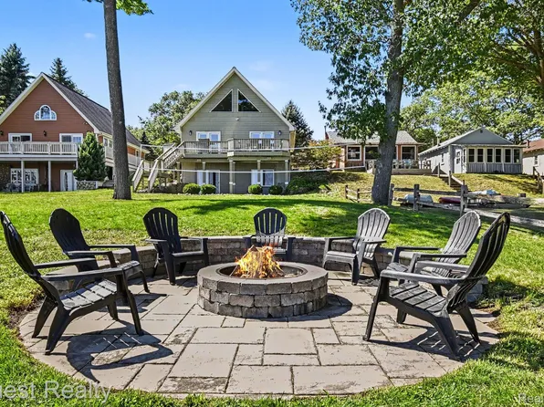 6024 Westshore Dr, Oscoda, MI 48750