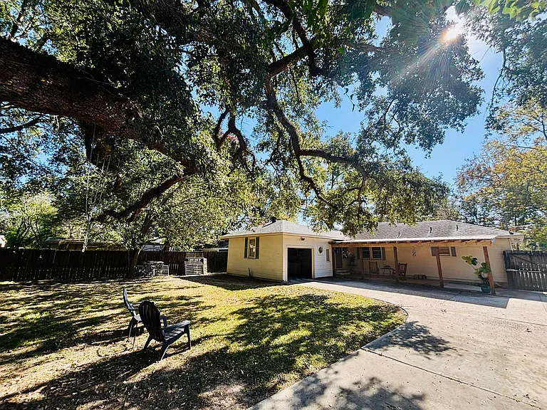 6035 Government St — Photo 21
