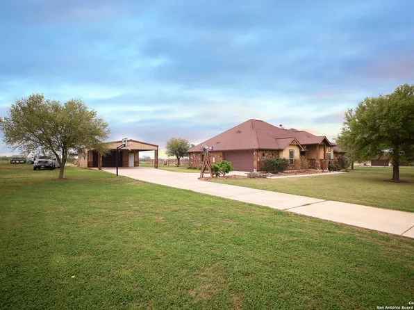 535 COUNTY ROAD 223, Floresville, TX 78114