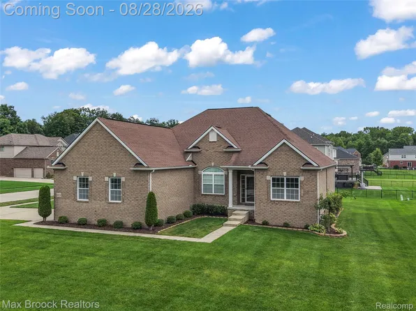 54158 Mar Lake Dr, Chesterfield, MI 48051