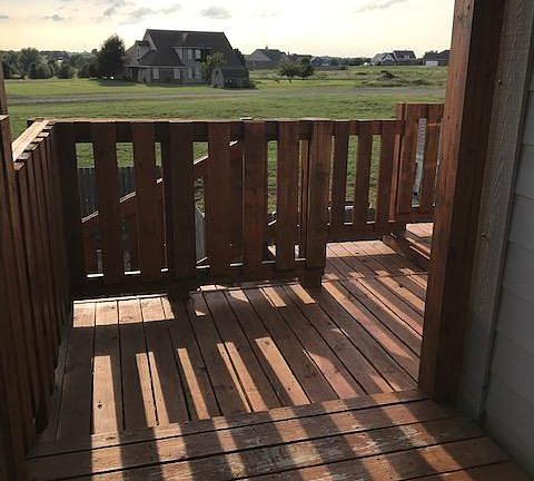 Deck on entry level