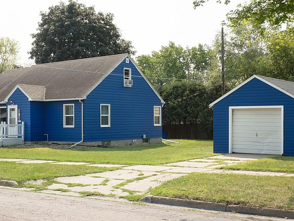 4th image of 410 Tilden St