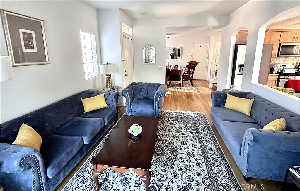 3 bed, 2.5 bath, 1407 sqft, $3,795 — Photo 2