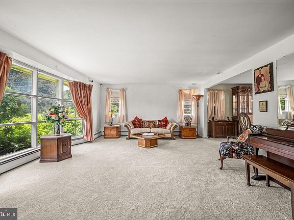 5th image of 654 Parkview Blvd