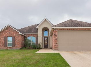212 Forest Grove Dr, Youngsville, LA 70592