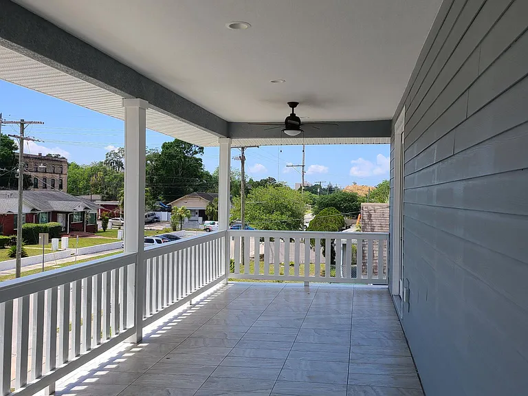 2125 W Saint Joseph St — Photo 9