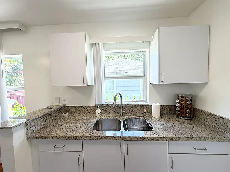 925 N Federal Hwy #2 — Photo 7