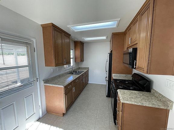 4th image of 6046 Edgewater St