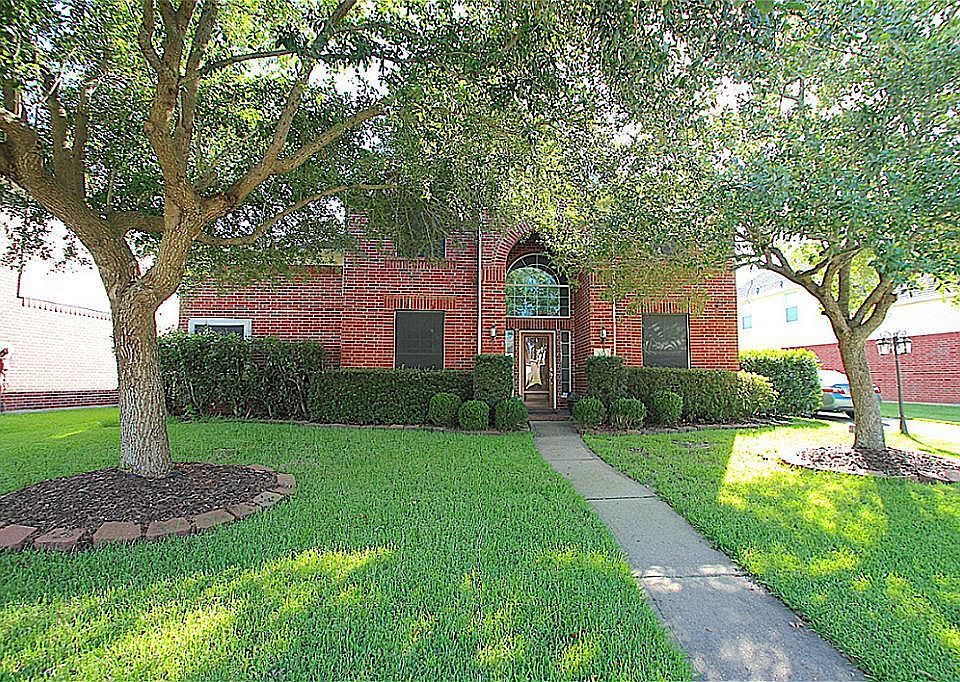 1st image of 304 Breezway Bend Ln