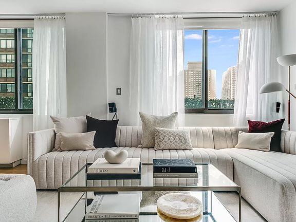 3rd image of 343 E 74th St APT 15C