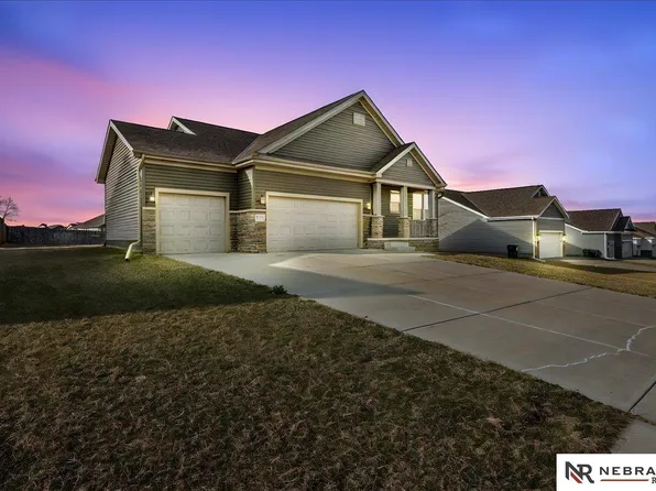 2205 Hedgeapple Rd, Plattsmouth, NE 68048