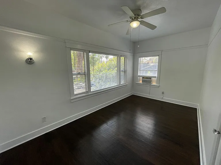 735 W 4th St — Photo 8