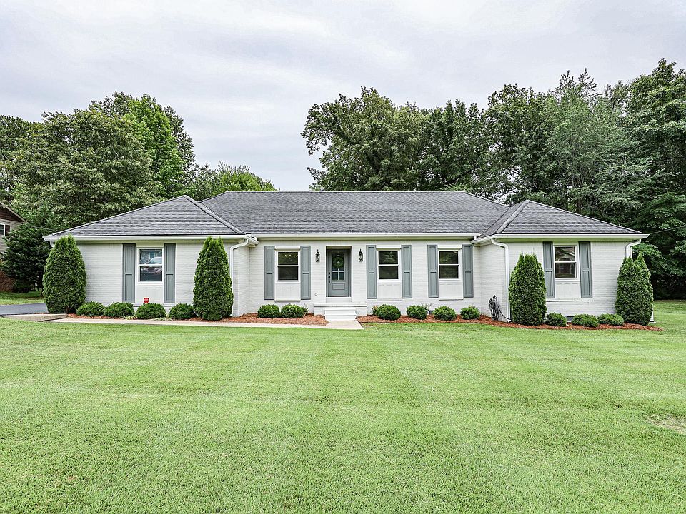 1st image of 332 Boxwood Dr
