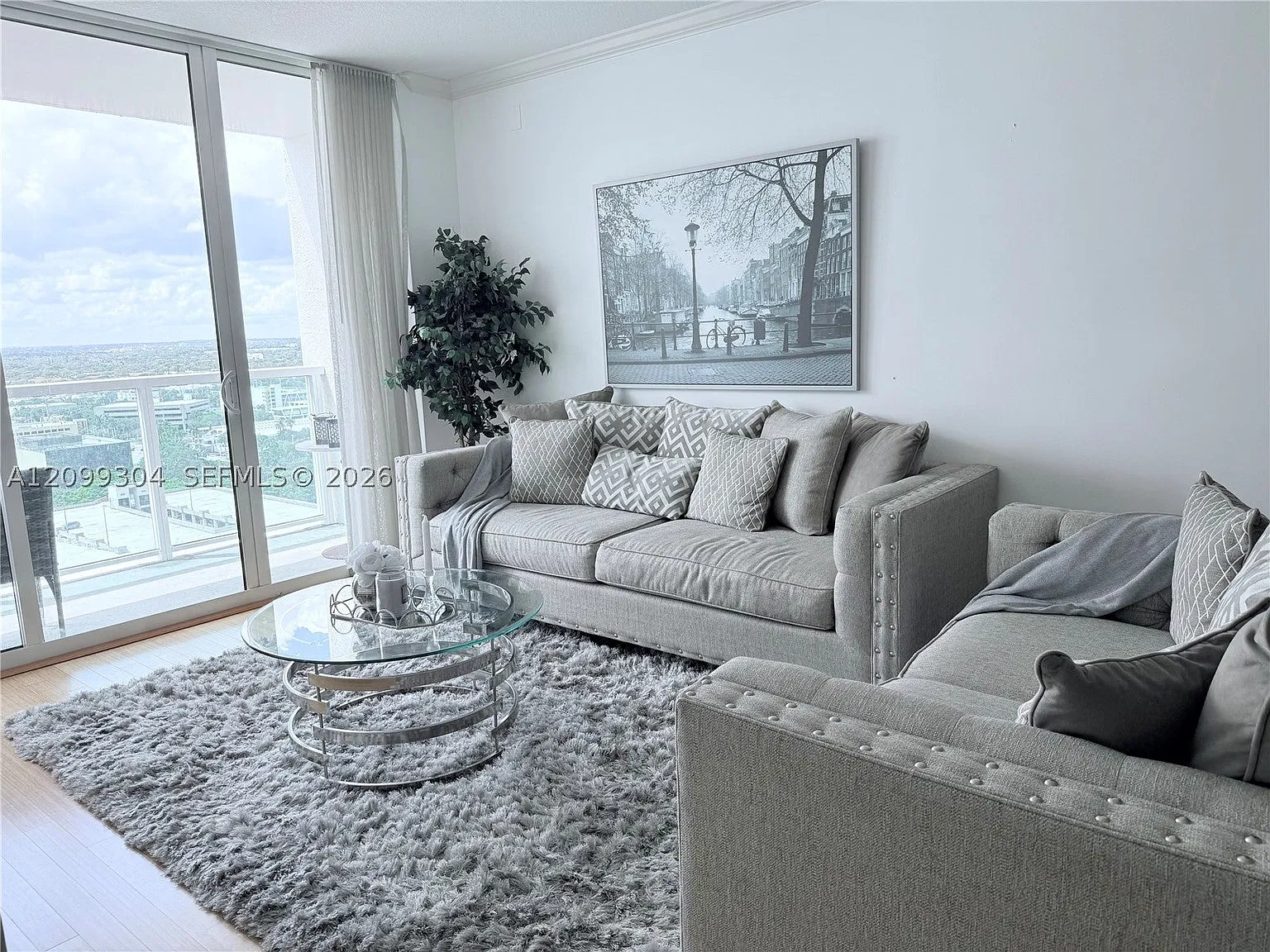 1 bed, 847 sqft, $3,100 — Photo 4