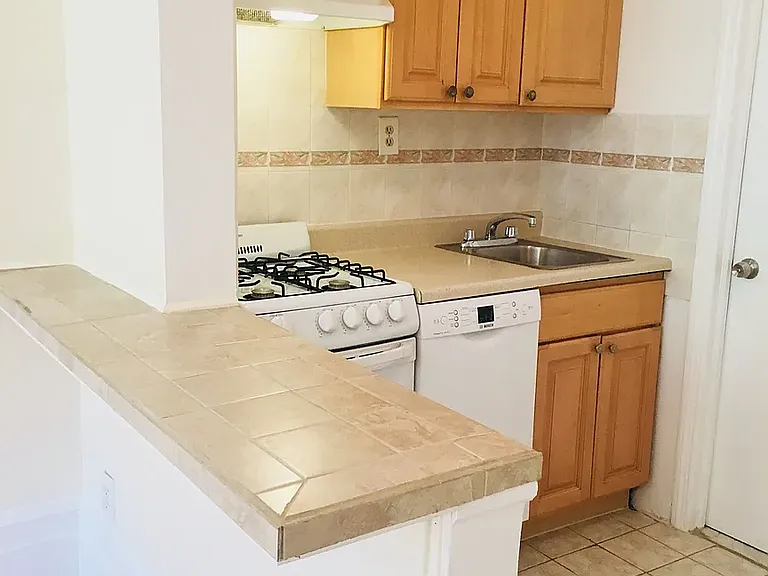 41 W 69th St #7 — Photo 4