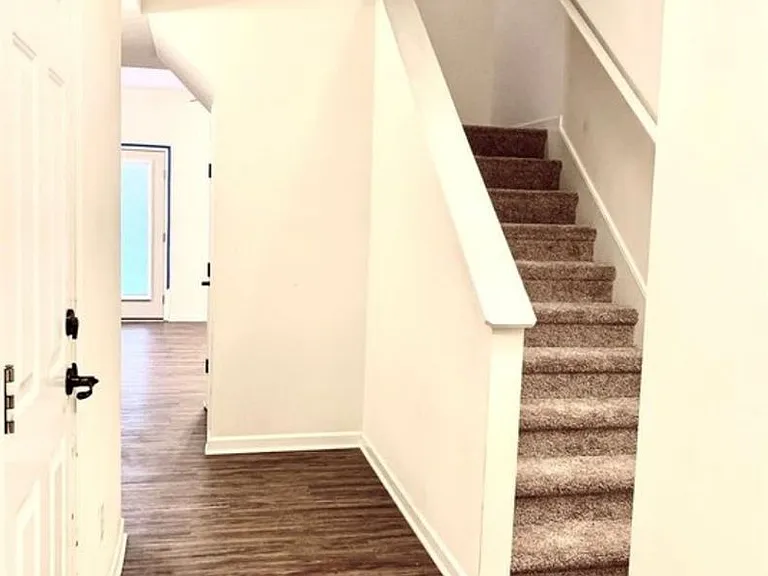 81 Catherine Ct — Photo 11