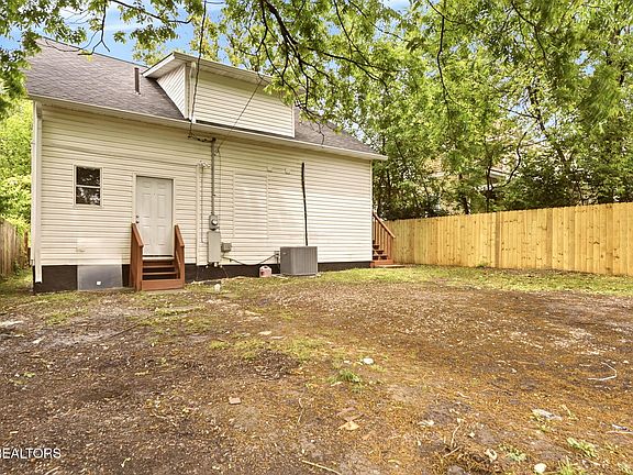 4th image of 2820 E 5th Ave