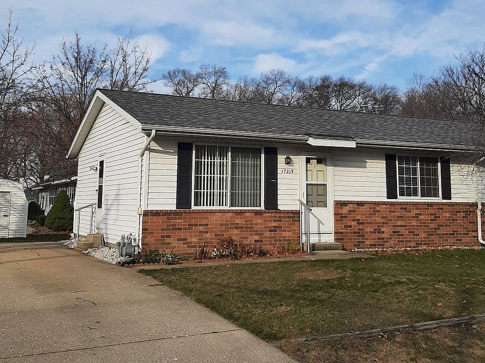 1st image of 17219 Villa Park Ave