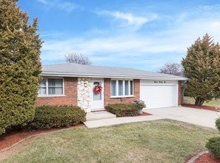 796 Erie Ct, Carol Stream, IL 60188