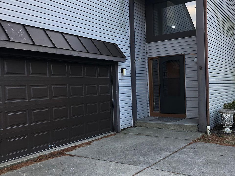 1st image of 3383 Cranston Dr