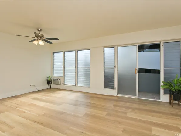 909 University Ave APT 211, Honolulu, HI 96826