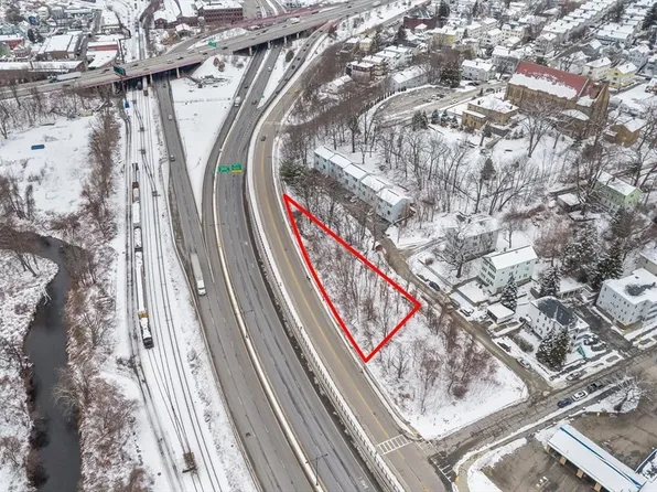 3-3A Gediminas St, Worcester, MA 01610