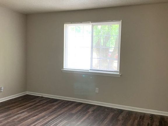 4th image of 108-110 Rainbow Ct #108