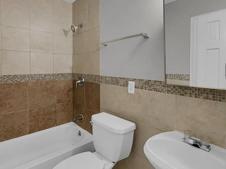 2712 Mitchell Ave — Photo 11