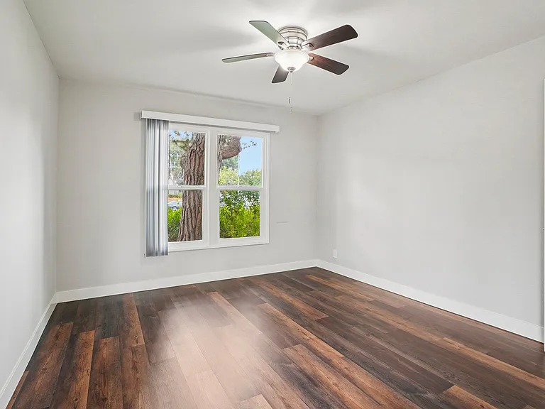 Hollypark Knolls Apartments — Photo 28
