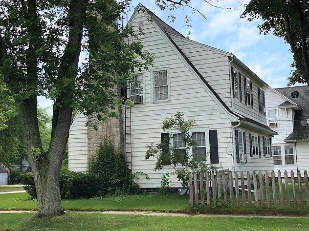 2nd image of 816 Jefferson St