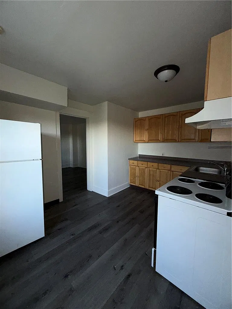 1039 Mechanic St — Photo 4
