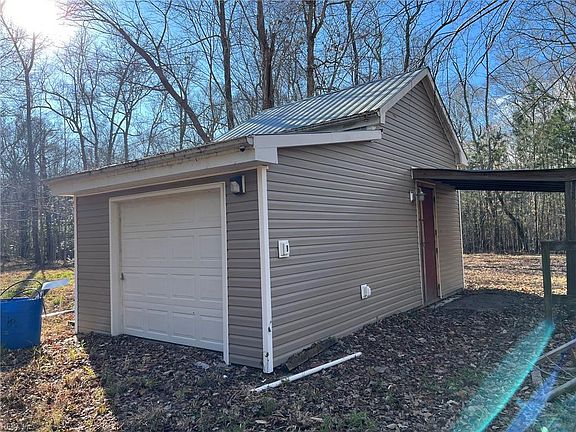 4th image of 1832 Munden Point Rd